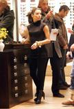 th_88634_celeb-city.eu_Eva_Longoria_out_and_about_in_New_York_City_38_122_1025lo.jpg