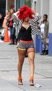 th_17002_Rihanna_shoots_Whats_My_Name_in_NYC_213_122_236lo.jpg