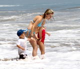 th_66988_Reese_Witherspoon_California_beach_34.jpg