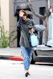 th_14747_Celebutopia-Kate_Walsh_with_ripped_jeans_in_Hollywood-17_122_337lo.JPG