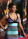th_63851_Halle_Berry_The_Soloist_premiere_in_Los_Angeles_09_122_339lo.jpg