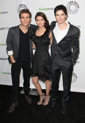 th_447748696_NinaDobrev_PaleyFesthonoringTheVampireDiaries_BeverlyHills_100312_311_122_485lo.jpg