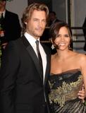 th_89414_Celebutopia-Halle_Berry_arrives_at_the_2009_Vanity_Fair_Oscar_party-04_123_548lo.jpg