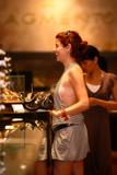 th_00529_Debra_Messing_at_a_Jewelry_Store_in_Soho_8-8-07_7_122_721lo.jpg