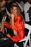 th_34884_Gisele_Bundchen-Victorias_Secret_Fashion_Show_2005-11-09-2005-Ripped_by_kroqjock-HQ27_122_874lo.jpg