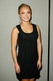th_08183_Hayden_Panettiere_at_Comic-Con_2007_-_Day_3_7-28-07_3_122_877lo.jpg