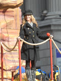 th_32618_Celebutopia-Ashley_Tisdale_attends_the_Macy7s_Thanksgiving_Day_Parade_in_New_York_City-02_122_930lo.jpg