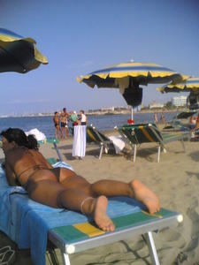 Italiana Mom On The Beach-a1nrdluwzs.jpg