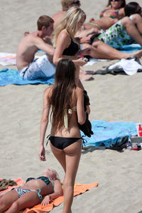 Italian Teens Voyeur Spy On The Beach-e1mhdfxatk.jpg