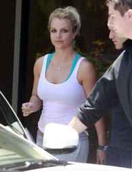 -Britney-Spears-At-A-Dance-Studio-In-Westlake%2C-June-7-2013-51e6abksrn.jpg