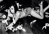 http://img158.imagevenue.com/loc437/th_52904_rihanna1001_123_437lo.jpg