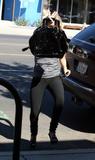 http://img158.imagevenue.com/loc944/th_44884_Hayden_Panettiere_2008-10-06_-_buying_cupcakes_in_Hollywood_899_122_944lo.jpg