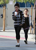 http://img158.imagevenue.com/loc969/th_82638_Vanessa_Anne_Hudgens_2009-01-03_-_Leaving_the_gym_852_122_969lo.jpg